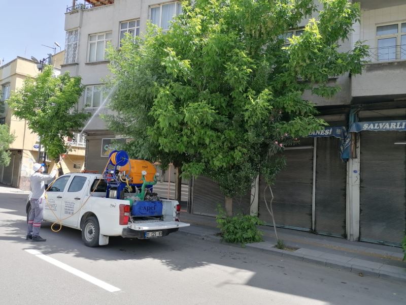 GAZİANTEP BÜYÜKŞEHİR, SİVRİSİNEK VE KARASİNEKLERE KARŞI KENT GENELİNDEKİ İLAÇLAMA ÇALIŞMALARINI SÜRDÜRÜYOR