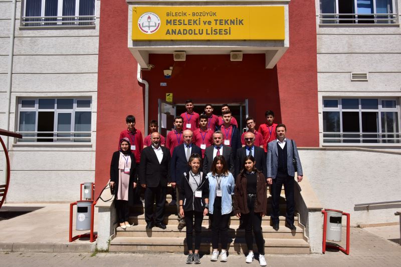 BOZÜYÜK’TE TÜBİTAK 4006 BİLİM FUARI DÜZENLENDİ