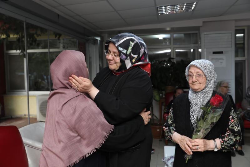 Bakan Selçuk Anneler Günü