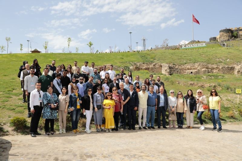 Türk Dünyasından Gelen Akademisyen Ve Gazeteciler Kayaşehir’i Gezdi