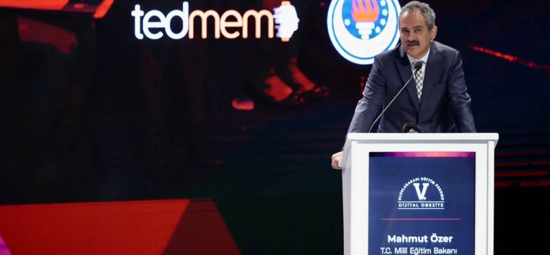 BAKAN ÖZER, DİJİTAL OBEZİTE TEMALI 5. ULUSLARARASI EĞİTİM FORUMU