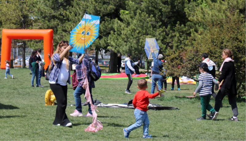 Uçurtmalar Farkındalık İçin Havalandı