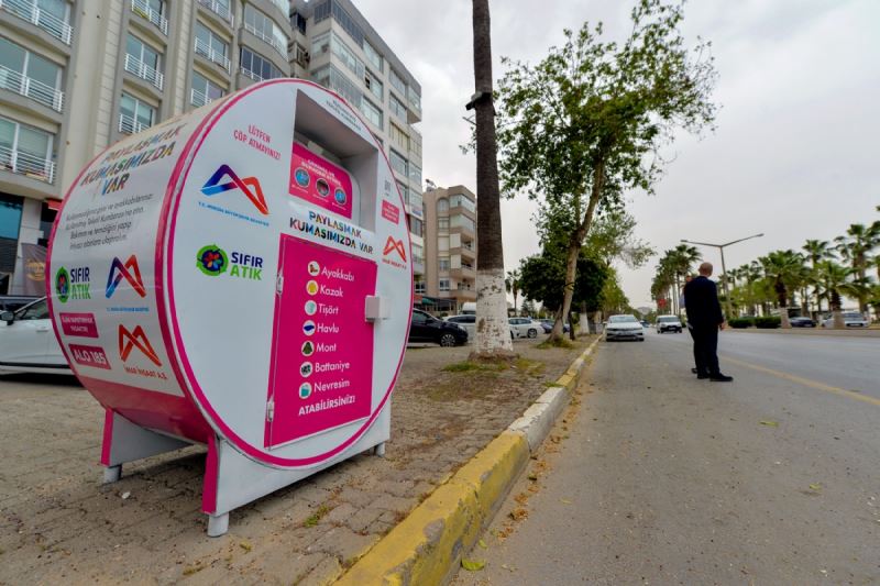 Mersin Büyükşehir; ‘Paylaşmak Kumaşımızda Var’ Diyor; 300 Noktaya Daha ‘Kullanılmış Tekstil Kumbarası’ Yerleştiriyor