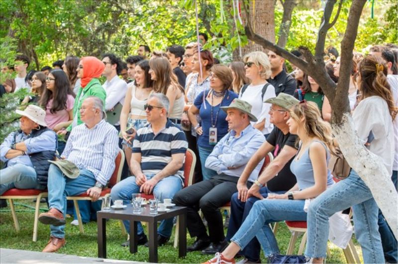 Soyer mezunu olduğu lisenin ayran gününe katıldı