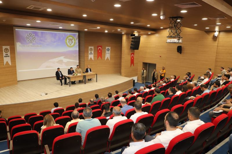Kaymakam / Belediye Başkan V. Tunç’un Başkanlığında İlçe İdare Şube Müdürleri ve Mahalle Muhtarlarının Katılımıyla İstişare ve Değerlendirme Toplantısı Gerçekleştirildi.