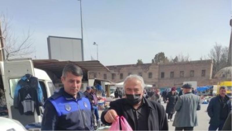 Zabıta Müdürlüğü tarafından ilçe pazarına elektronik tartı cihazı konulmuştur. İncesu