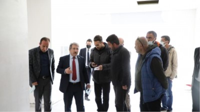 İl Sağlık Müdürü Doç. Dr. Ali Ramazan Benli ile İlçe Devlet Hastanemizin devam eden inşaat alanında incelemelerde bulunduk. Daha güzel İncesu için çalışıyoruz... Av. Mustafa İLMEK İncesu Belediye Başkanı
