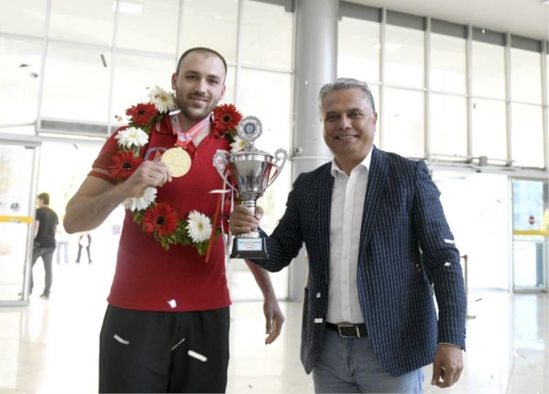 Başarısının sırrı klasik müzikte