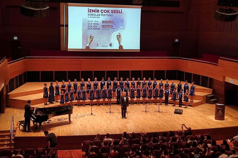 Nilüfer’in korolarına İzmir’de başarı ödülü
