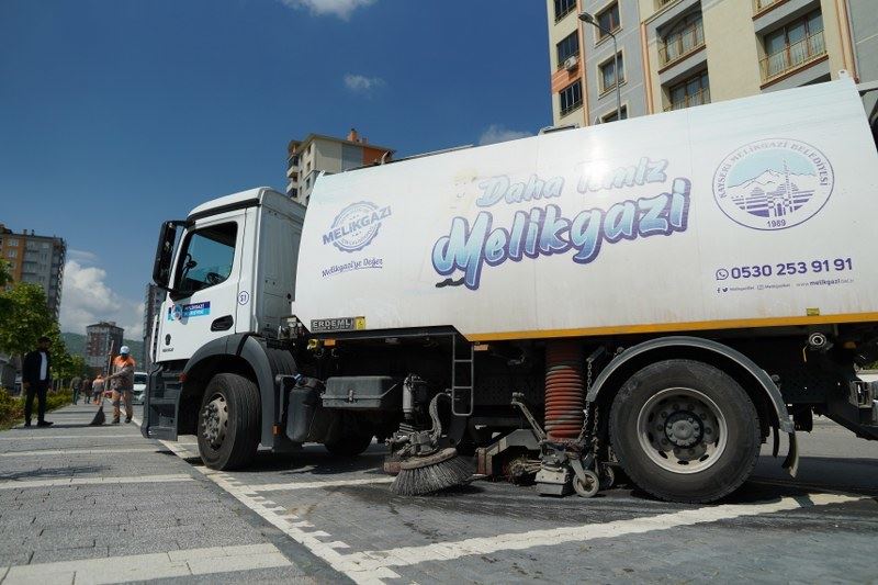 ALTINOLUK VE YENİKÖY MAHALLELERİNDE TOPLU TEMİZLİK YAPILDI