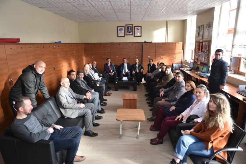 Belediye Başkanımız Opr. Dr. Rahmi Galip Vidinlioğlu Okul Ziyaretlerini Gazipaşa ve Taşmektep İle Sürdürdü