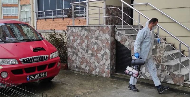 Covid-19 pozitif vakalı apartmanların dezenfeksiyonunu tamamlandı.