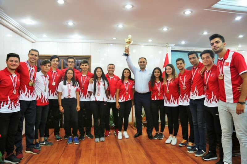 BAŞKAN YILMAZ; “GENÇLERİMİZE İNANIYOR VE GÜVENİYORUZ”