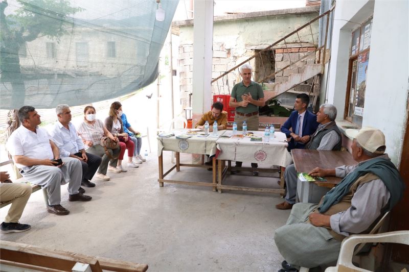 AKDENİZ BELEDİYESİ’NDEN ÜRETİCİLERE, ‘DOĞRU BİTKİ BESLEME