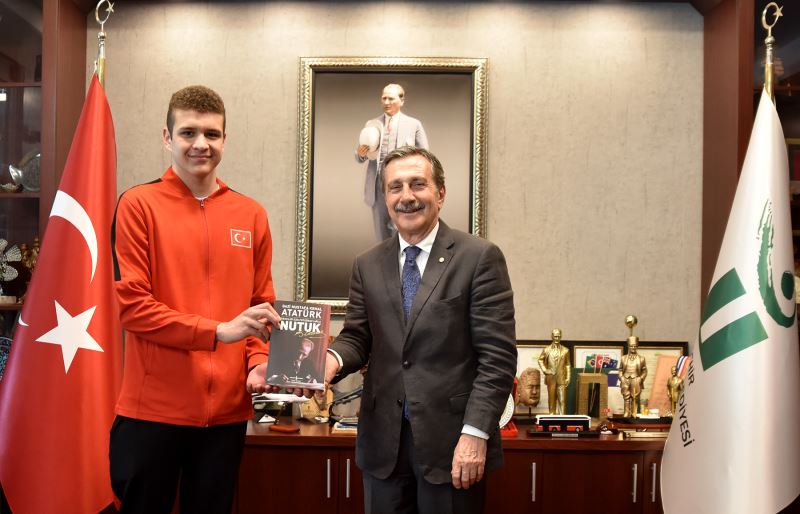 BAŞKAN ATAÇ BAŞARILI SPORCUYU KUTLADI
