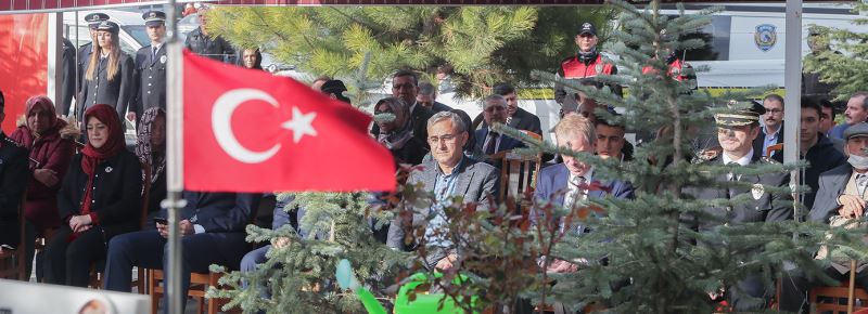 ŞEHİTLERİMİZ KABİRLERİ BAŞINDA DUALARLA ANILDI