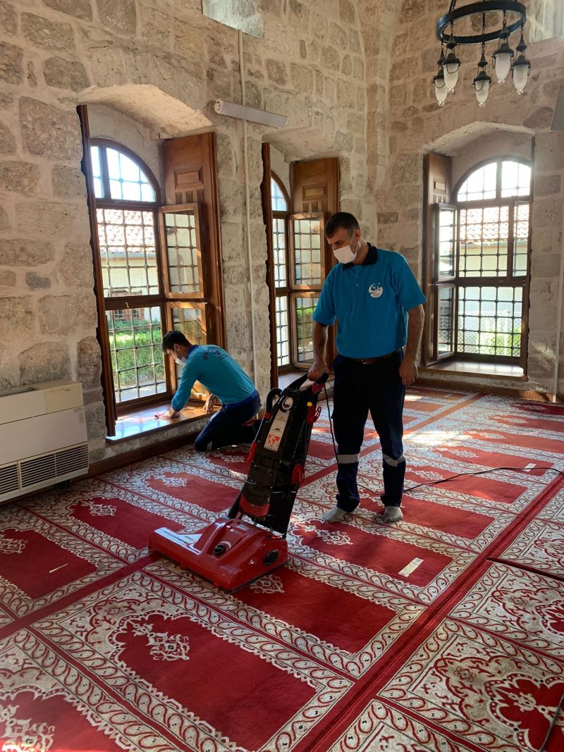 ANTAKYA BELEDİYESİ İBADETHANE TEMİZLİKLERİNE  ARALIKSIZ DEVAM EDİYOR