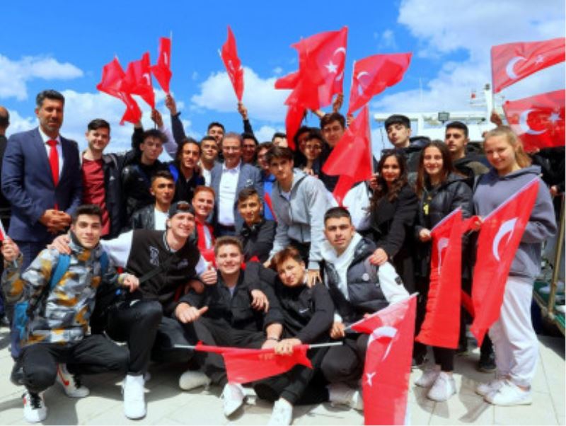 103. yılında 103 sporcuyla Haliç