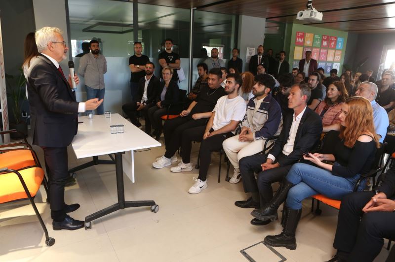 Başkan Turgay Erdem gençlerle buluştu