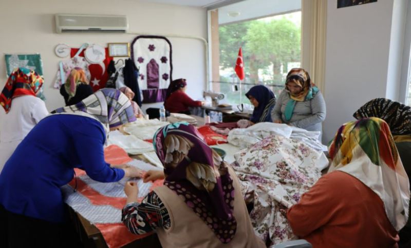 Kadınlar, Büyükşehir İle Öğrenip Aile Bütçesine Katkı Sağlıyor