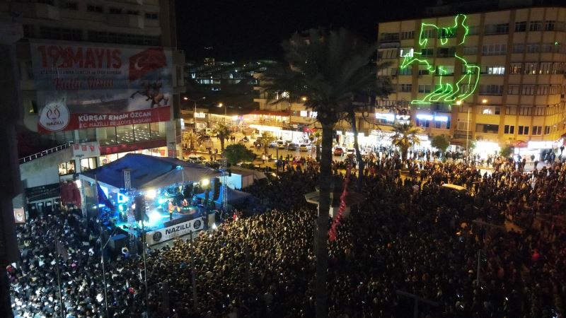 Nazilli’deki gençlik konserlerini 27 bin kişi izledi YENİ TÜRKÜ ve ZAKKUM’DAN MUHTEŞEM PERFORMANS