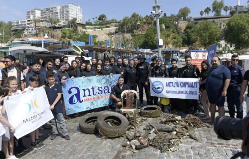 Tarihi Kaleiçi Yat Limanı’nda deniz dibi temizliği