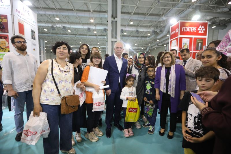 GAZİANTEP KİTAP FUARI’NA ÇEVRE İLLERDEN VE GAZİANTEP’TEN YOĞUN İLGİ!