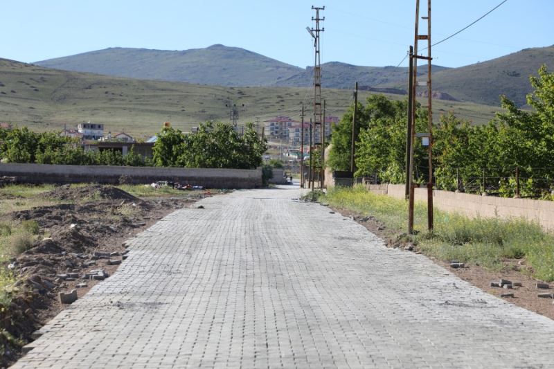 İlçemize bağlı Örenşehir mahallemizde parke çalışmalarımız devam ediyor... Daha güzel İncesu için çalışıyoruz...  Av.Mustafa İLMEK  İncesu Belediye Başkanı
