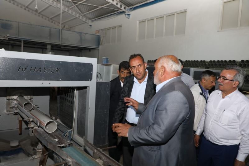 Belediye Başkanımız Av. Mustafa İLMEK,  SÜKSÜN mahallesindeki Başarsan Plastik Boru Fabrikasını ziyaret ederek hayırlı işler temennisinde bulundu.