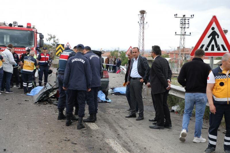 İlçemiz Saraycık mahallesinde bu sabah meydana gelen trafik kazasında 4 kişinin hayatını kaybetmesinin üzüntüsünü yaşıyorum.  Ölen kardeşlerimize Allah