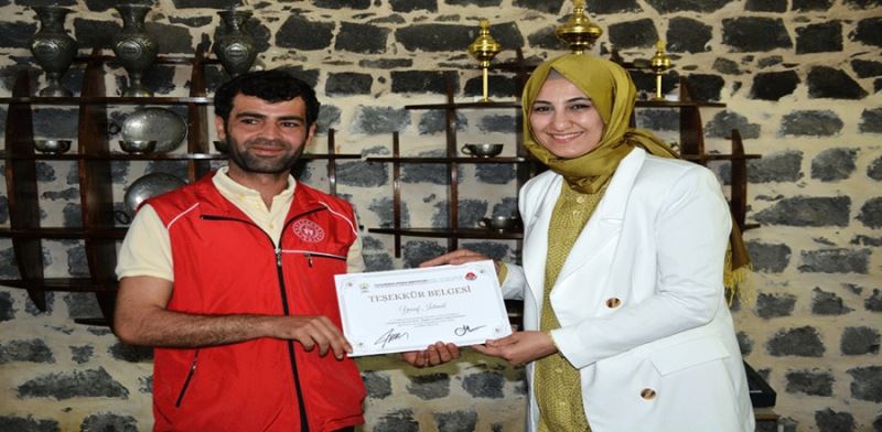 SİVEREK SEMPOZYUMUNDA ÖZVERİLİ ÇALIŞAN PERSONELLER ÖDÜLLENDİRİLDİ