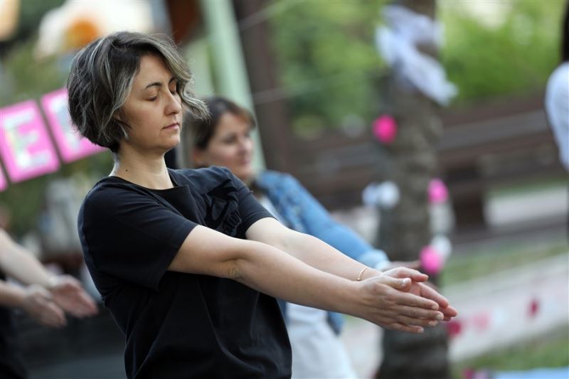 Yenimahalle Belediyesi’nden Annelere Yoga Eğitimi
