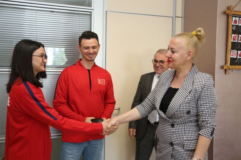 Başarılı yüzücü Türkiye ve Nilüfer’i Sırbistan’da temsil edecek