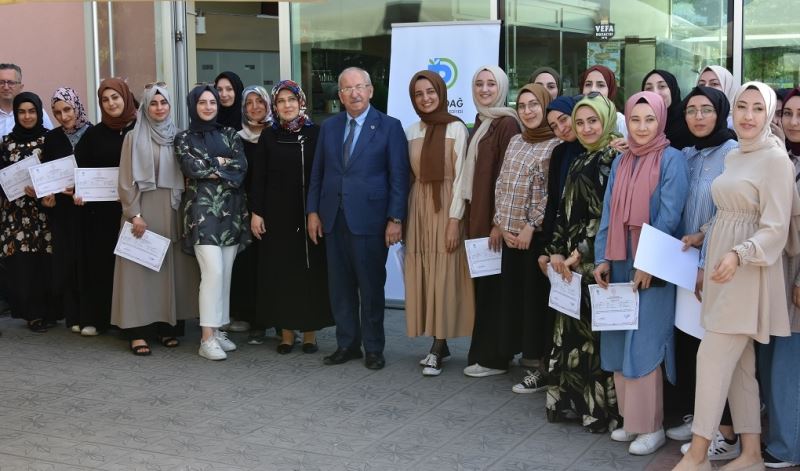 TEMEK CENAZE HİZMETLERİ KURSUNU BAŞARIYLA BİTİREN KURSİYERLERE BELGELERİ VERİLDİ
