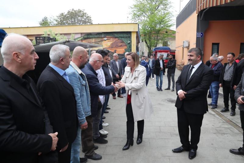 BAŞKAN HÜRRİYET, PAZARCI ESNAFLARIYLA BAYRAMLAŞTI