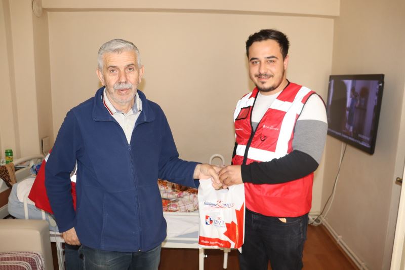 İZMİT BELEDİYESİ EVDE BAKIM HASTALARINI RAMAZAN BAYRAMINDA UNUTMADI