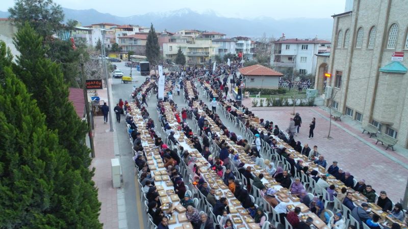 PAMUKKALE BELEDİYESİNİN GÖNÜL SOFRASI AKTEPE’DE KURULDU