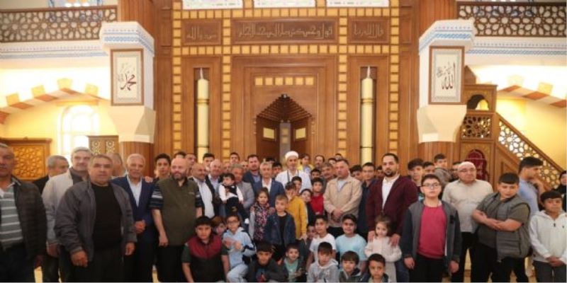 Başkanımız Vatandaşlarla Bayram Namazında Bir Araya Geldi