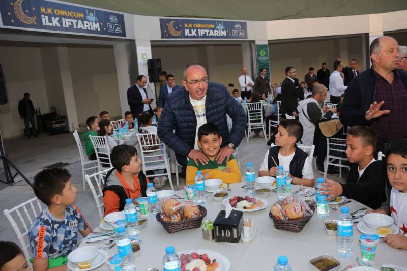 BAŞKAN KAVUŞ’TAN MERAM’IN DÖRT BİR YANINDA RAMAZAN ZİYARETLERİ