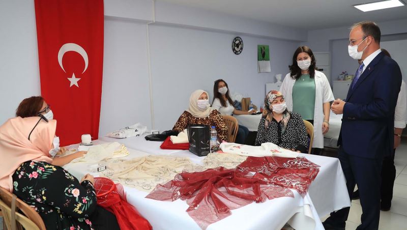 PAMUKKALELİ KADINLAR EL SANATLARI KURSLARINA YOĞUN İLGİ GÖSTERİYOR