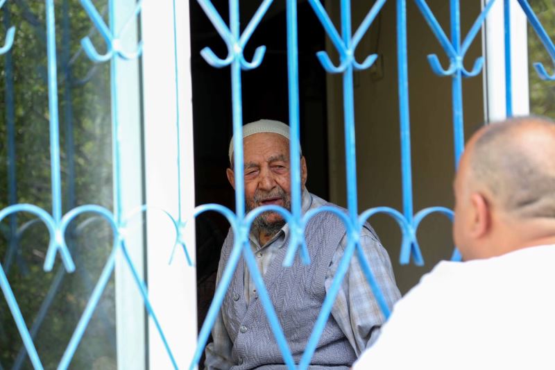 MERAM’DA YALNIZ VE GELİRİ OLMAYAN YAŞLILARIN EVLERİ BAYRAMA HAZIRLANIYOR