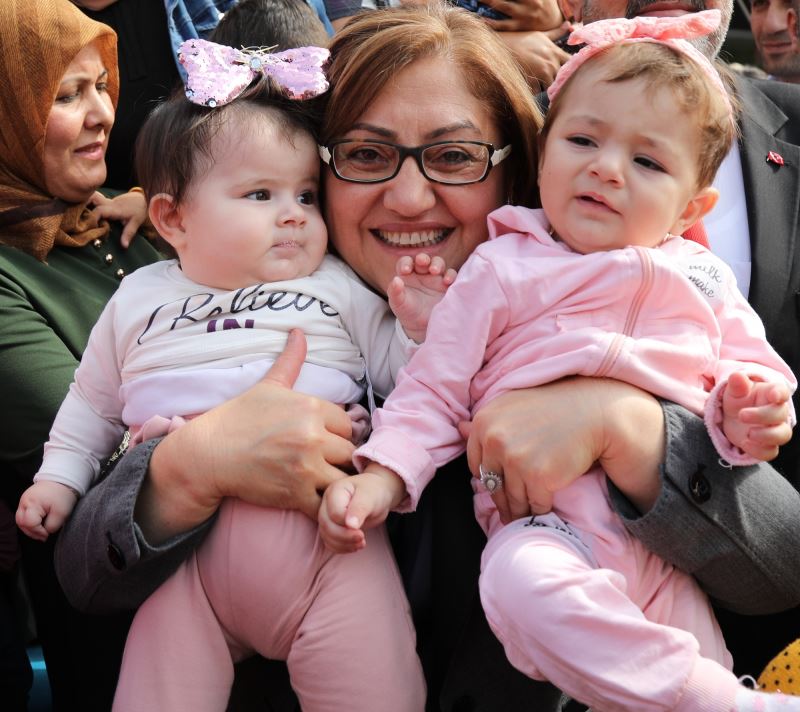 ŞAHİN: “ANNE, ŞEFKAT VE MERHAMETİ İLE SIĞINDIĞIMIZ İLK LİMANDIR”