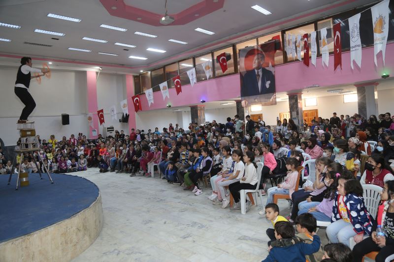 Şavşatlı Çocuklar Çocuk Belediyesi’nin Etkinliğiyle Doyasıya Eğlendiler