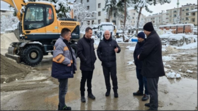 BAŞKAN MUZAFFER BIYIK, GECE BOYUNCA EKİPLERLE BİRLİKTE ÇALIŞMALARIN BAŞINDA YER ALDI