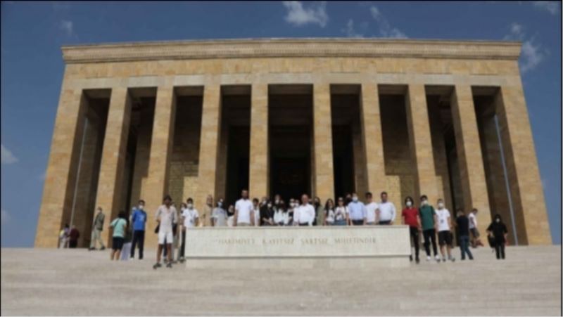 BAŞKAN MUZAFFER BIYIK, GENÇLERLE ANITKABİR VE ANKARA GEZİSİNE KATILDI