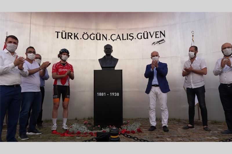 AKDENİZ BELEDİYESİ, ÇAMLIBEL’E YENİ BİR ATATÜRK BÜSTÜ KAZANDIRDI