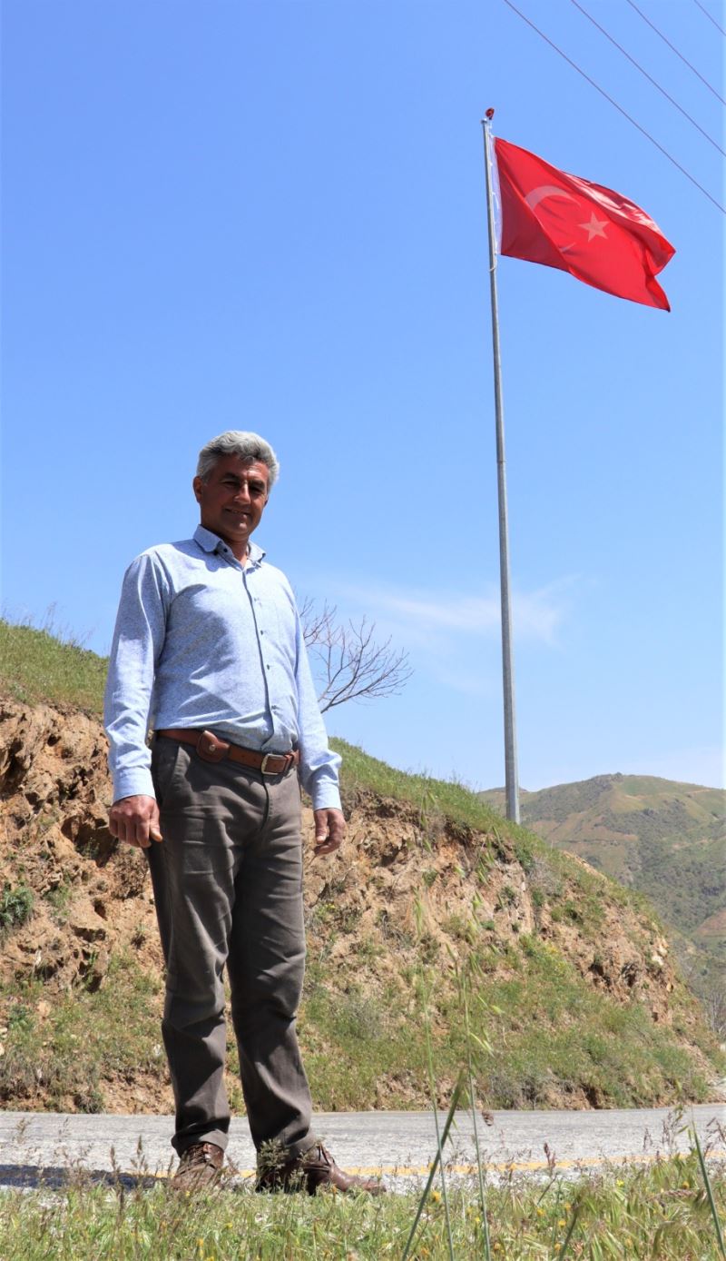 Nazilli’nin dört bir yanı dev Türk bayrakları ile donatılıyor