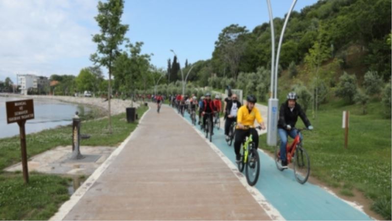 DARICA SAHİLDE GERÇEKLEŞEN BİSİKLET TURU BÜYÜK İLGİ GÖRDÜ