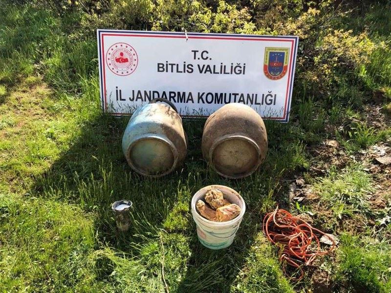 Toprağa Gömülü Vaziyette Plastik Patlayıcı, İnfilaklı Fitil, Roketatar Harp Başlığı, Boş Büyük Tüp Ele Geçirildi ve Emniyetli Bir Şekilde İmha Edildi