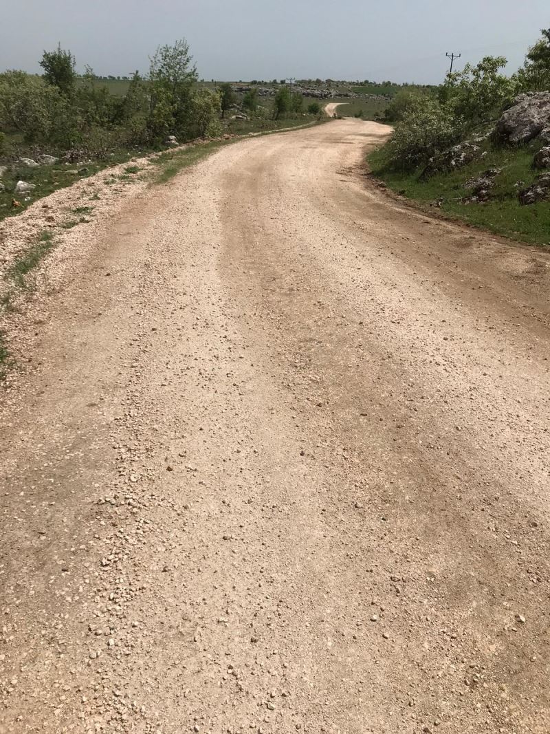 KIRSAL MAHALLERİMİZDE YOL DÜZENLEME ÇALIŞMALARIMIZ DEVAM EDİYOR